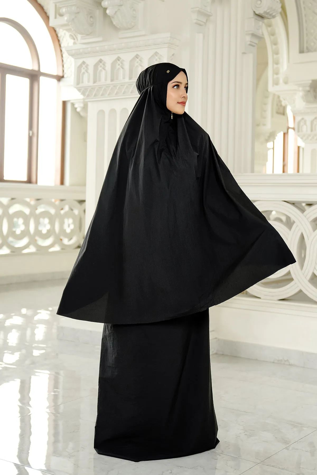 Capsule Prayer Robe - Black